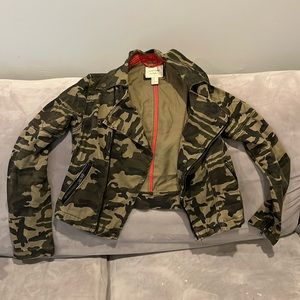 Camouflage waste jacket